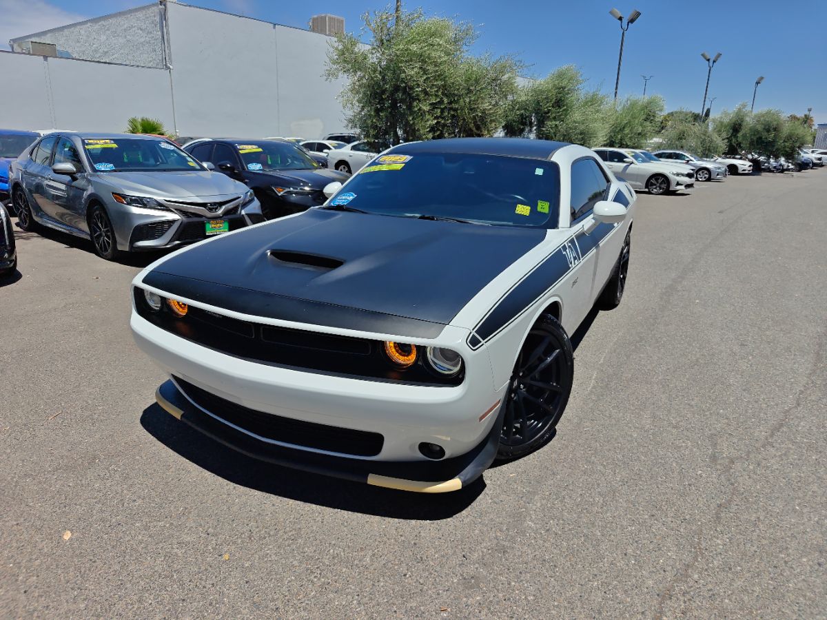 Dodge Challenger photo 4