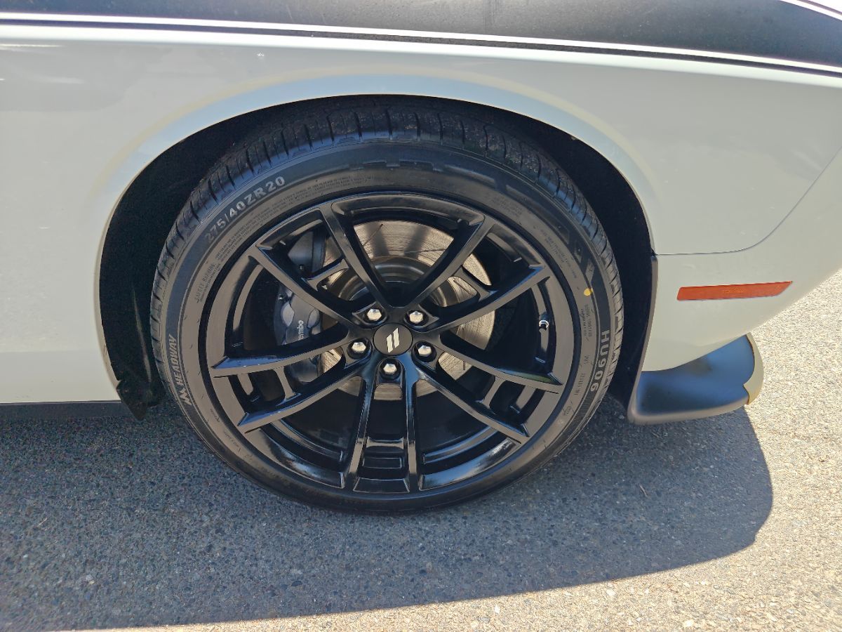 Dodge Challenger photo 8