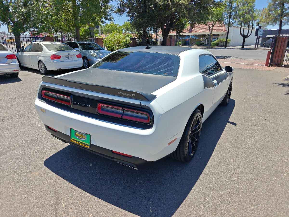 Dodge Challenger photo 10