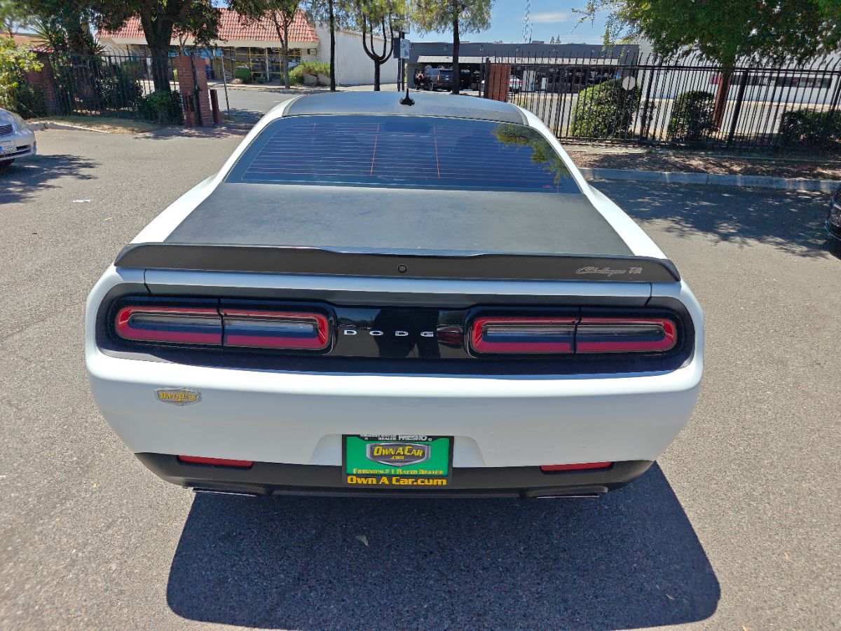 Dodge Challenger photo 11
