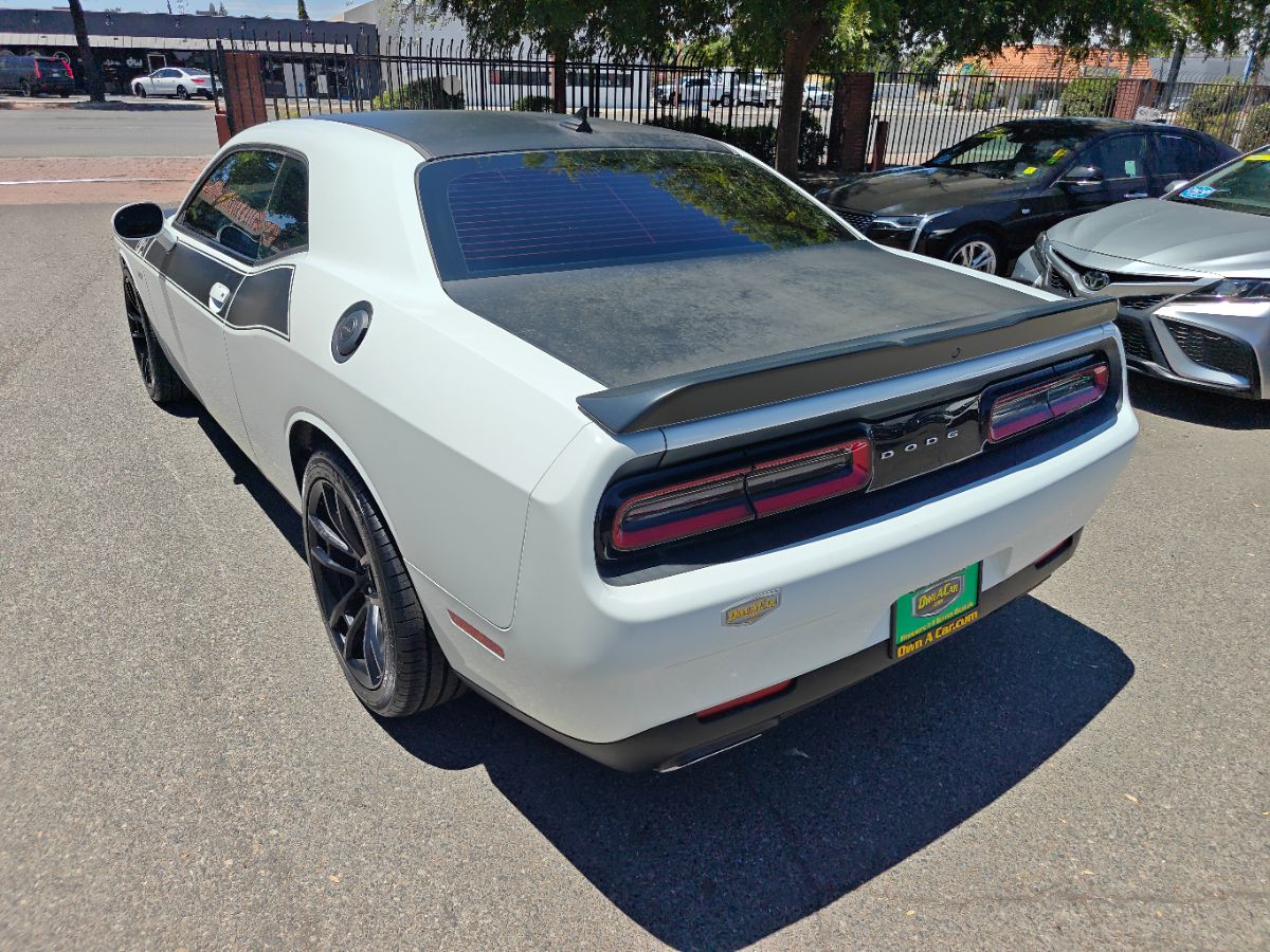 Dodge Challenger photo 12
