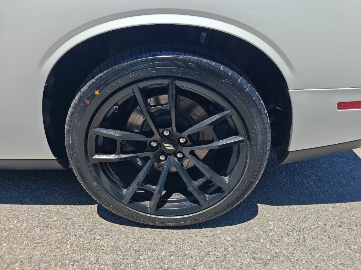 Dodge Challenger photo 15