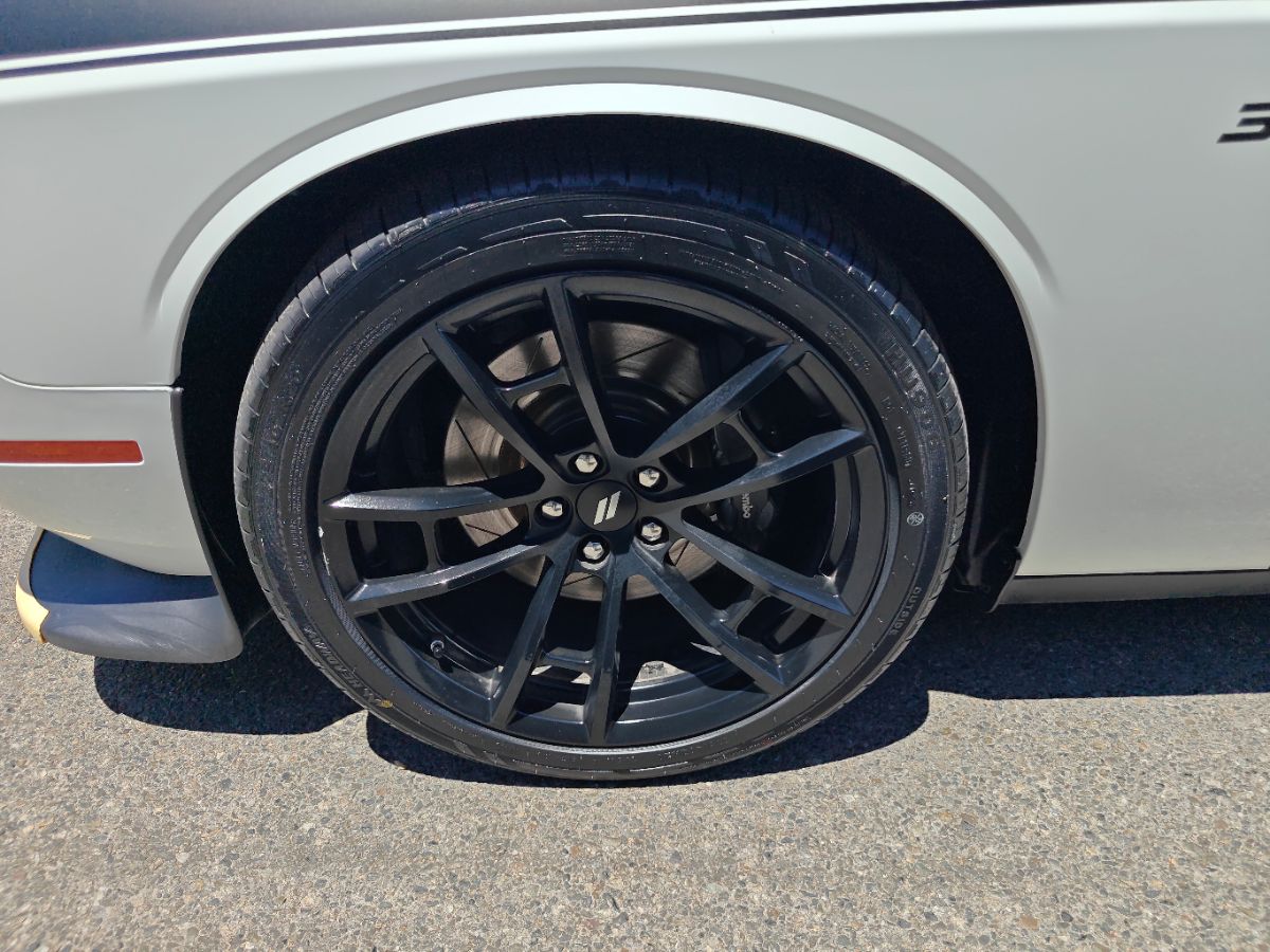 Dodge Challenger photo 16