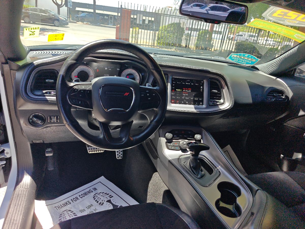 Dodge Challenger photo 18