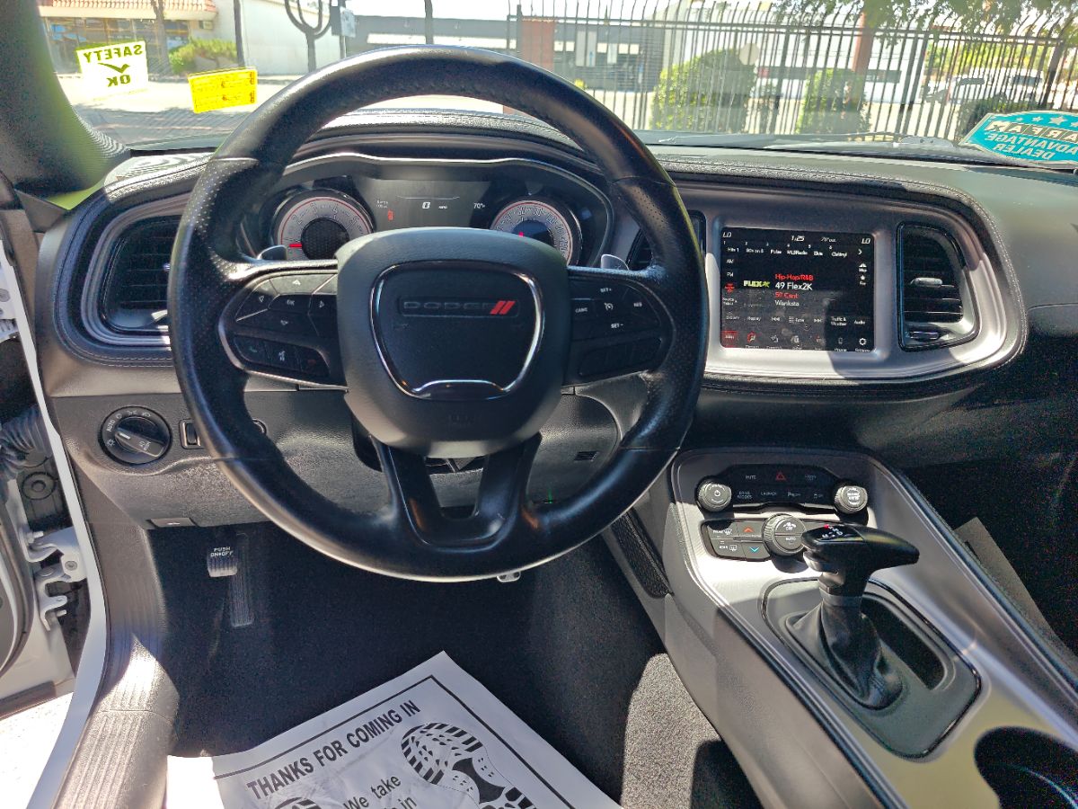Dodge Challenger photo 19