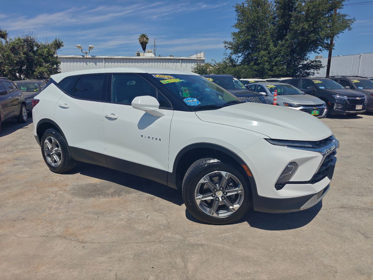 Chevrolet Blazer photo 2