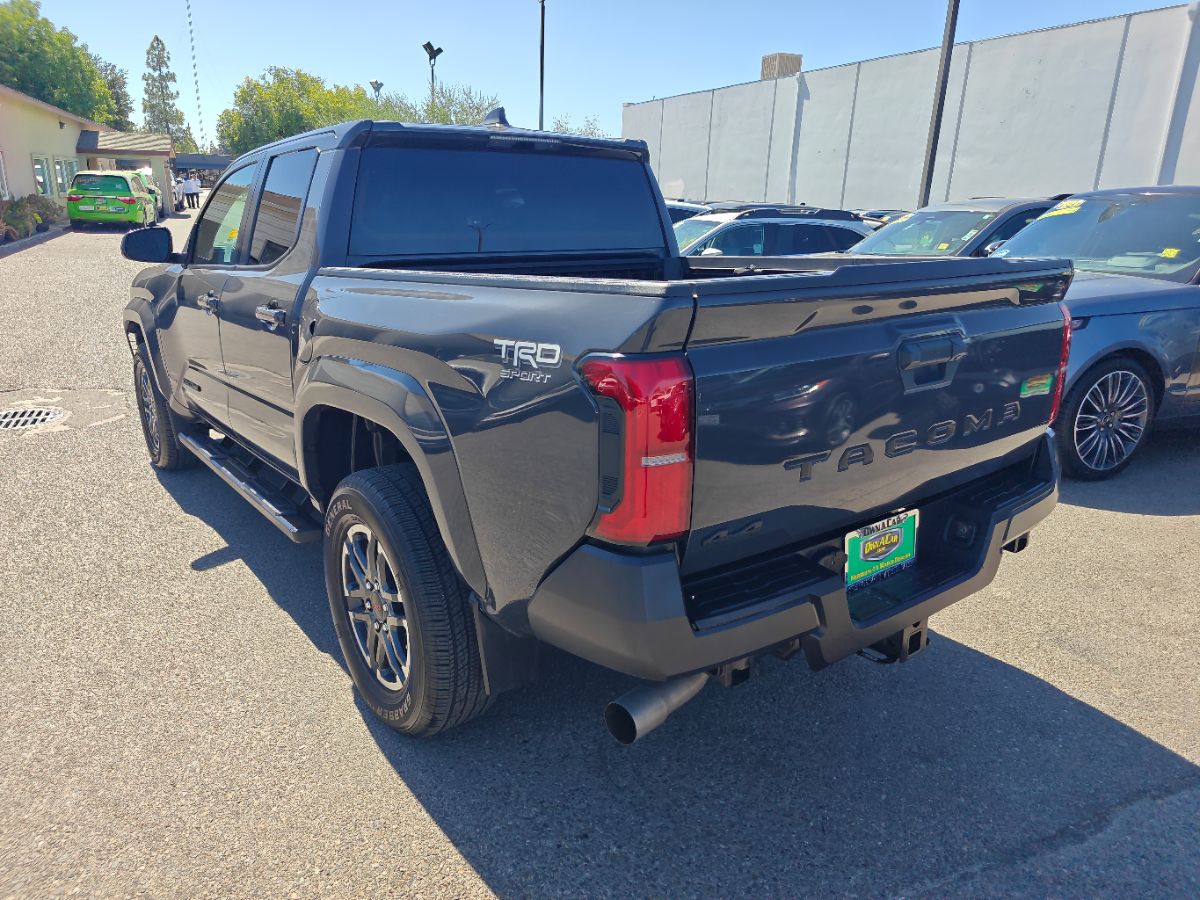 Toyota Tacoma photo 12