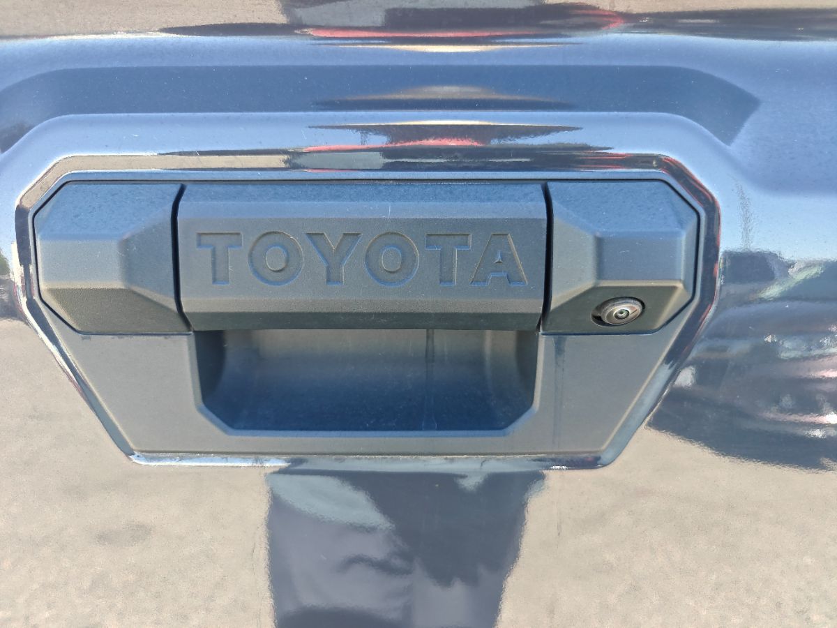 Toyota Tacoma photo 13