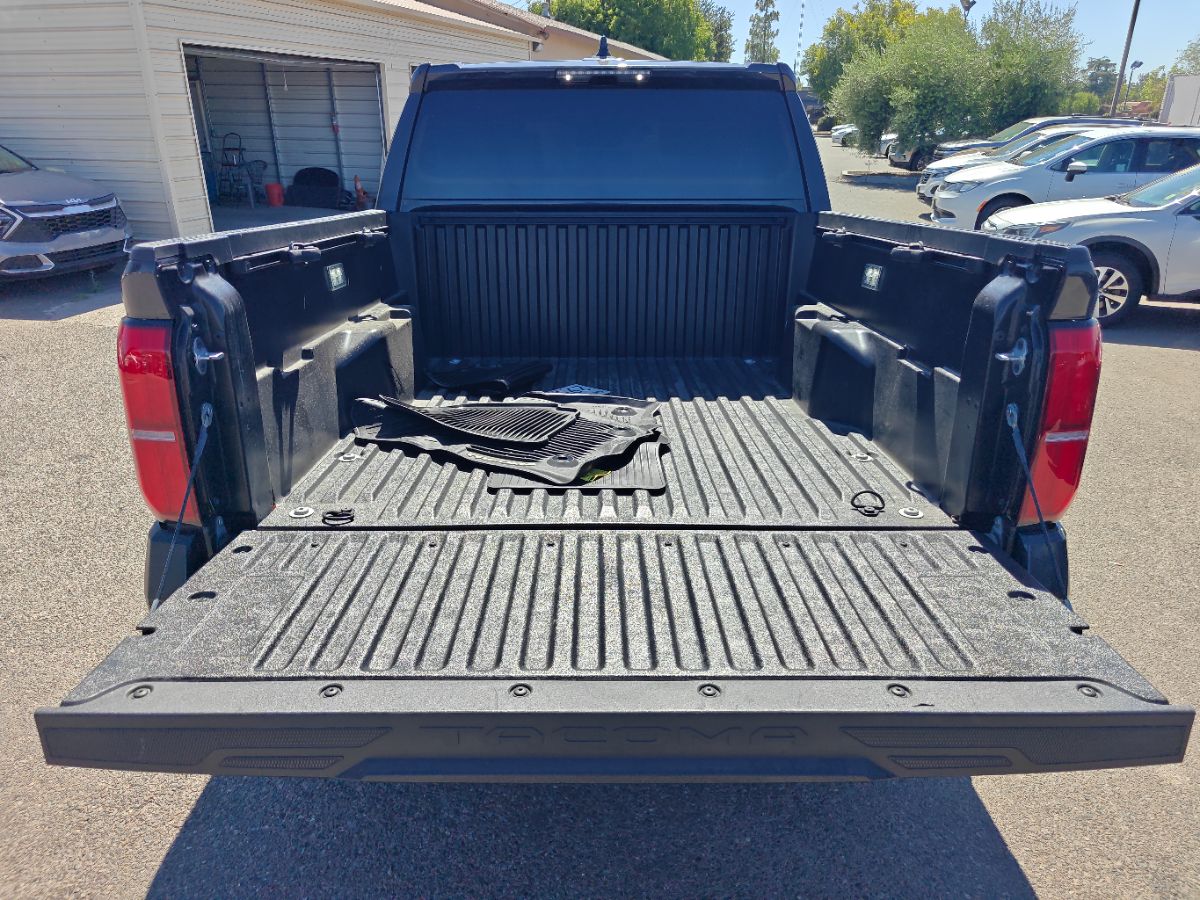 Toyota Tacoma photo 14