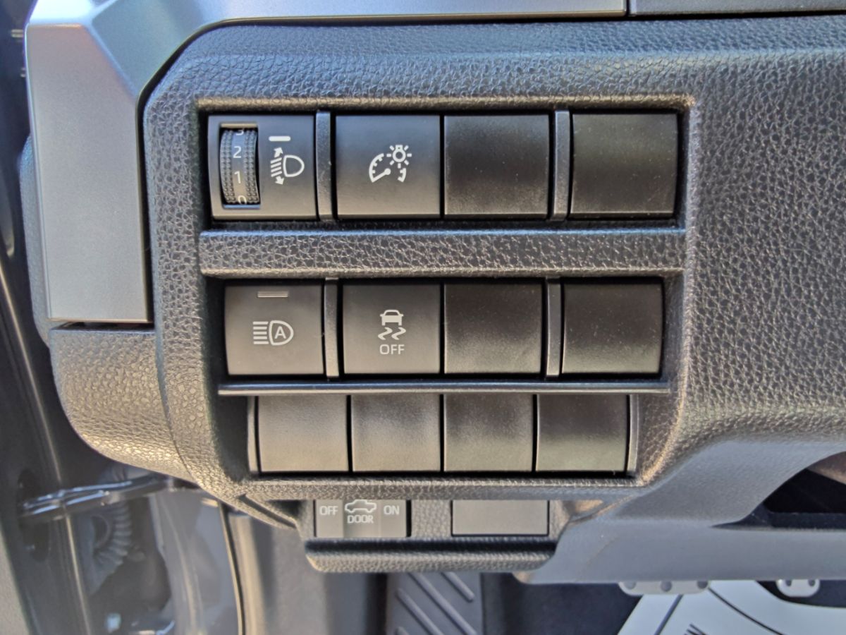 Toyota Tacoma photo 24