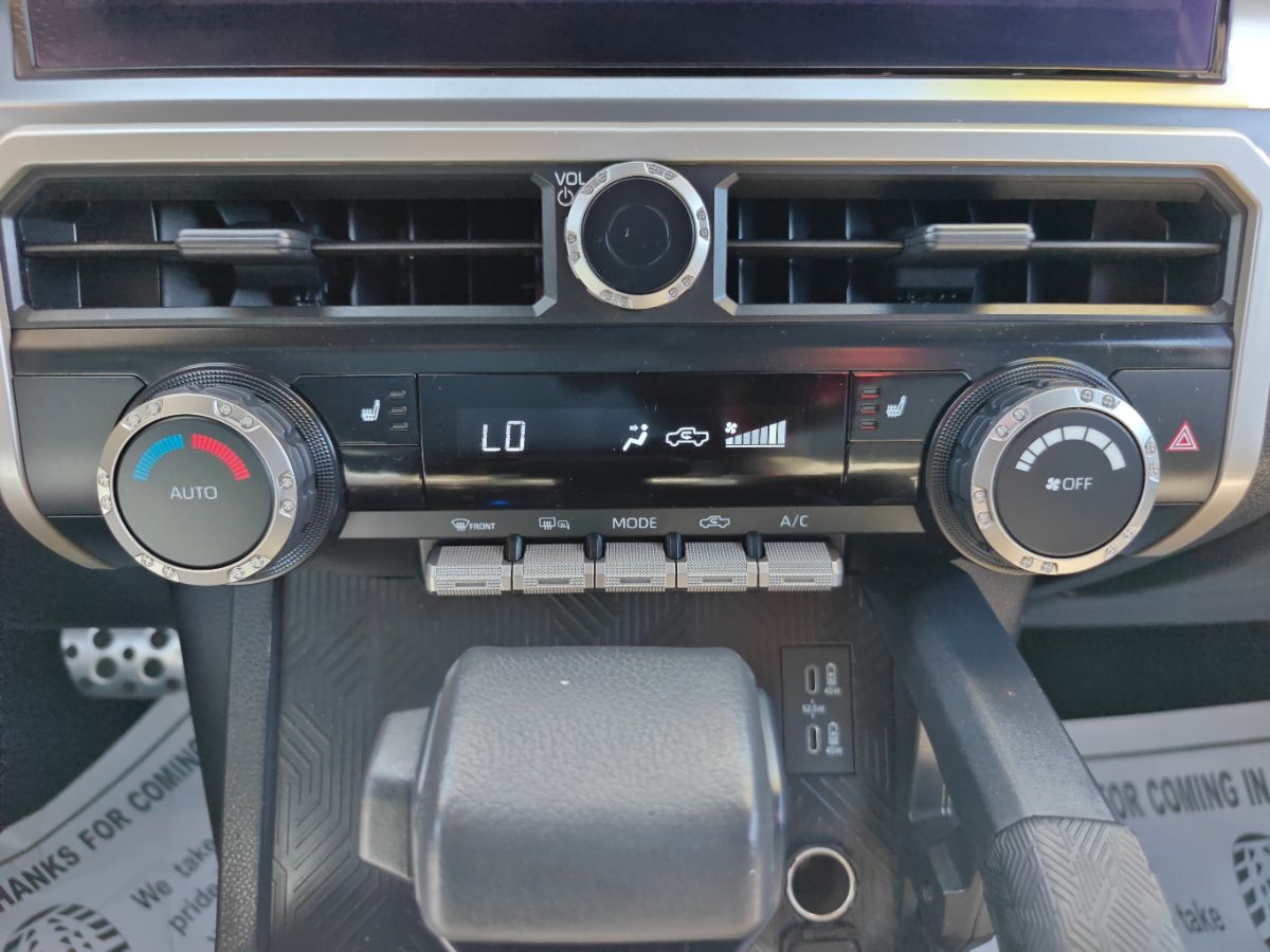 Toyota Tacoma photo 30