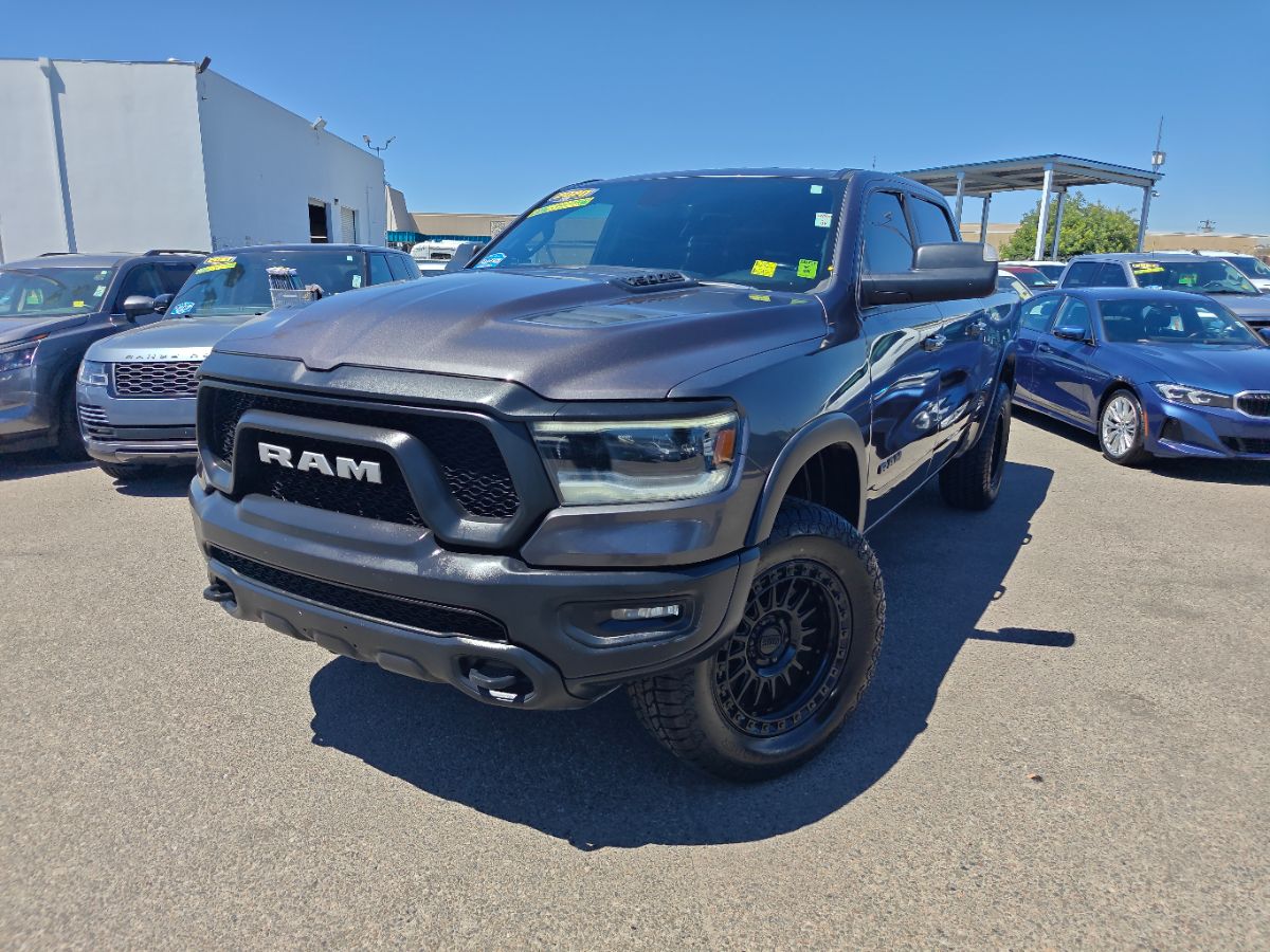 View vehicle photo 4