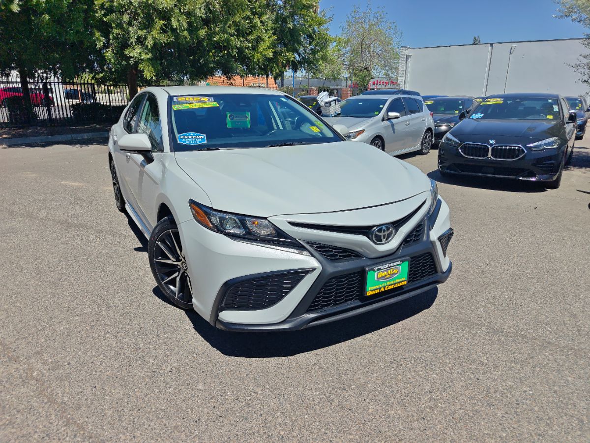 View vehicle photo 3