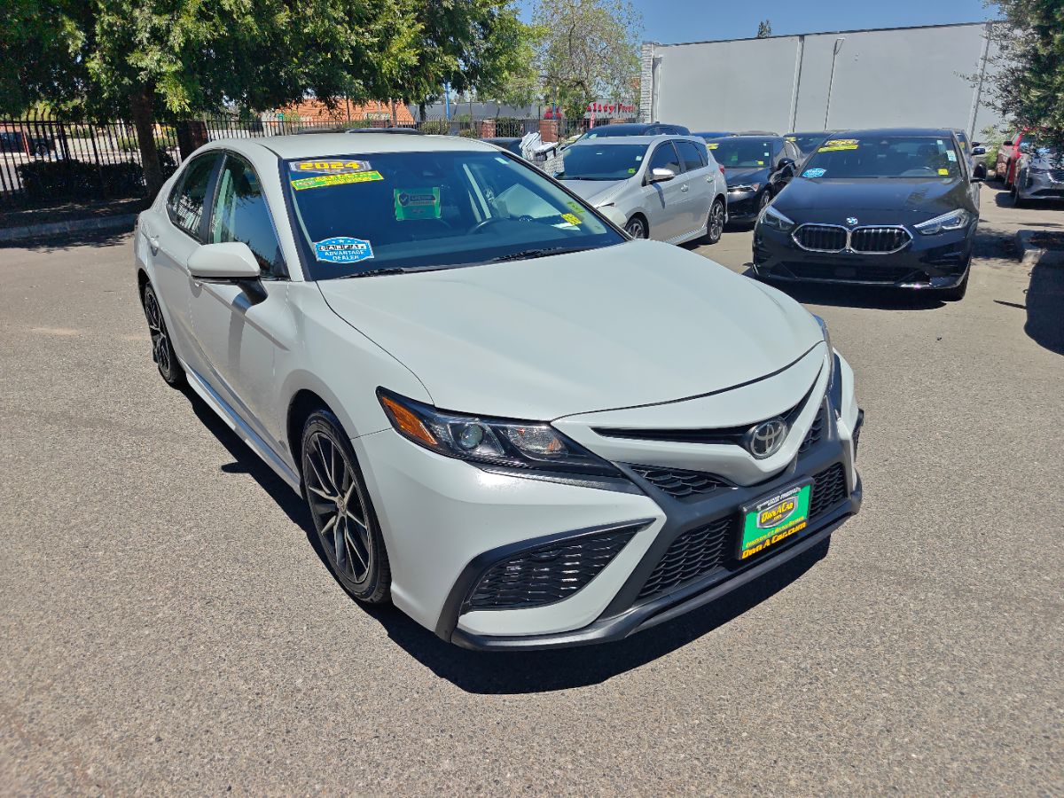 View vehicle photo 7