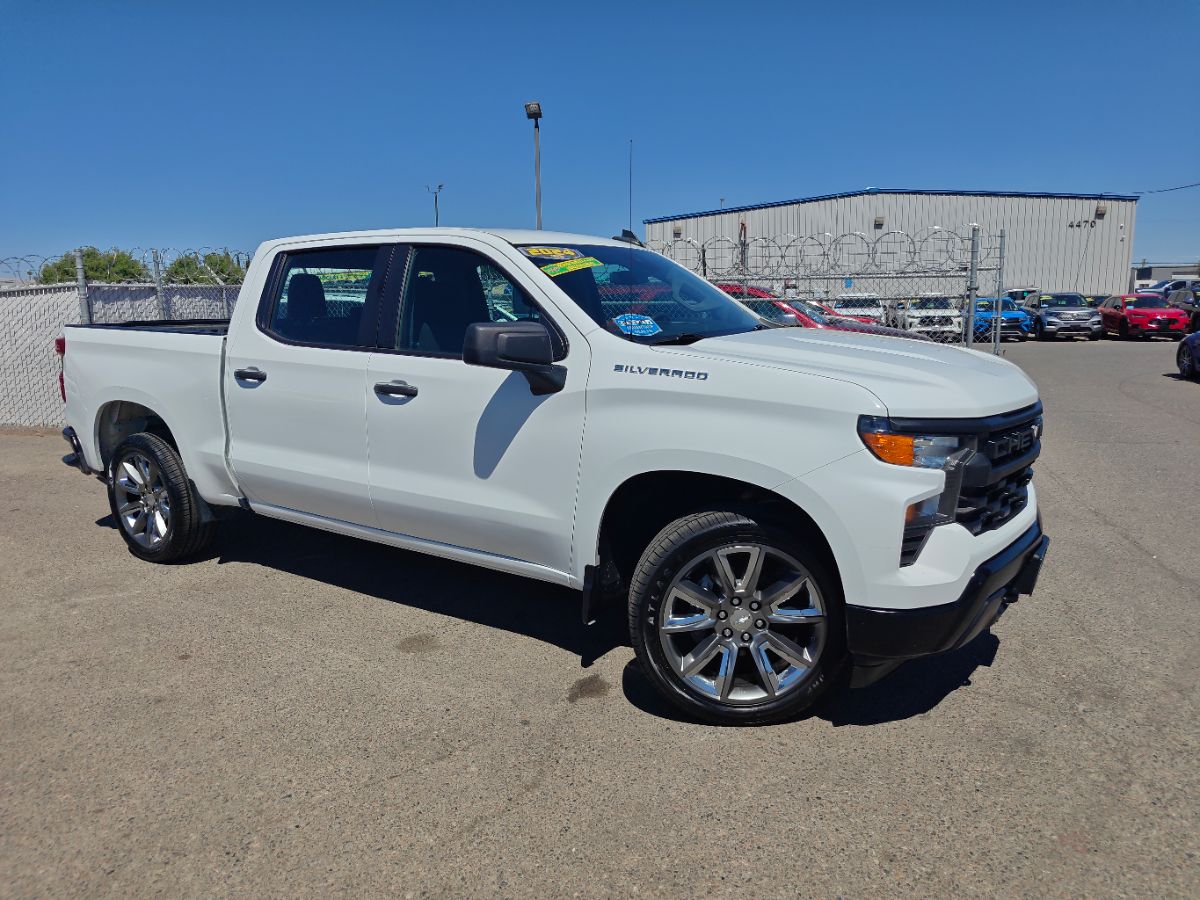 View vehicle photo 2