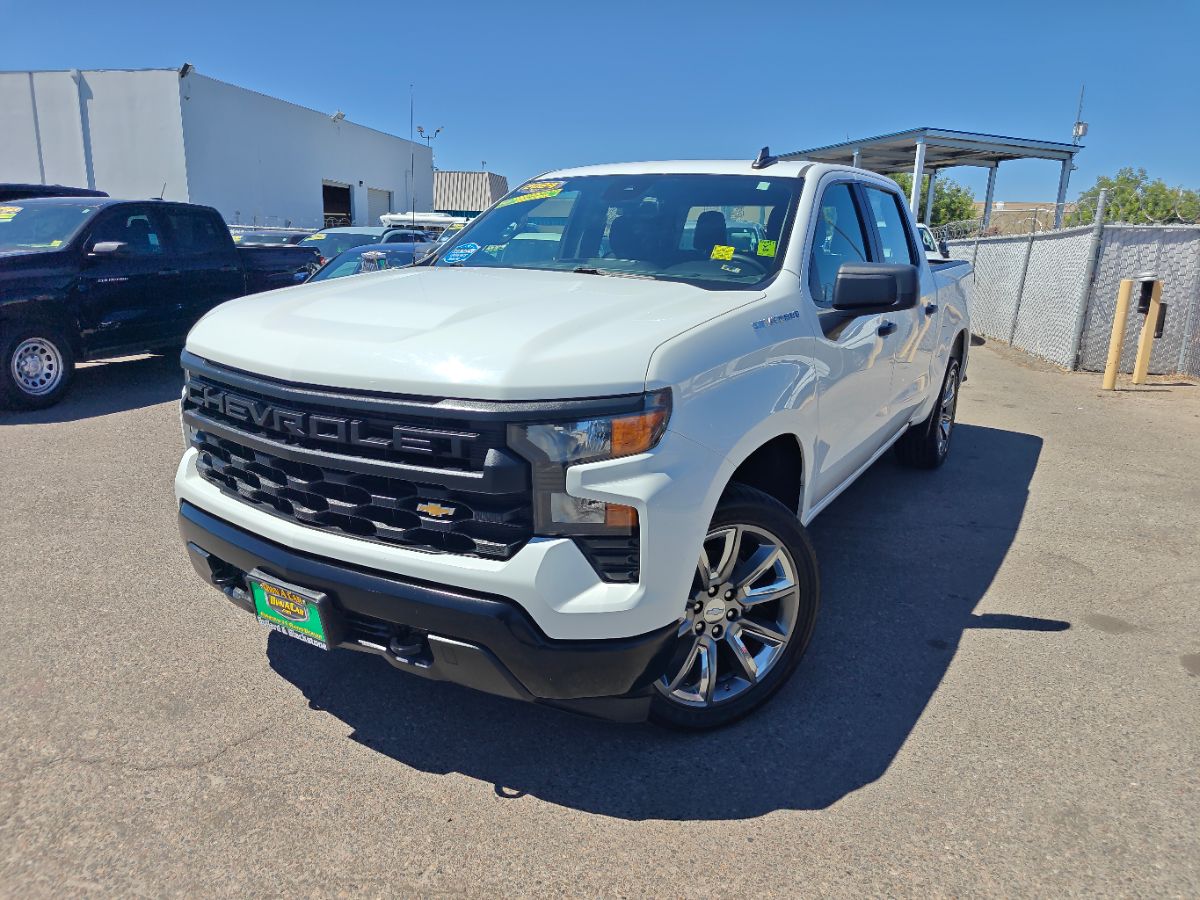 View vehicle photo 4