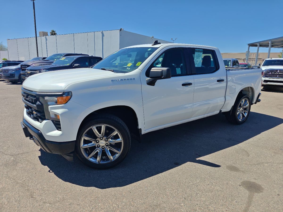 View vehicle photo 5