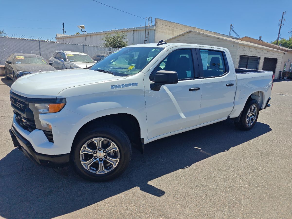 View vehicle photo 5