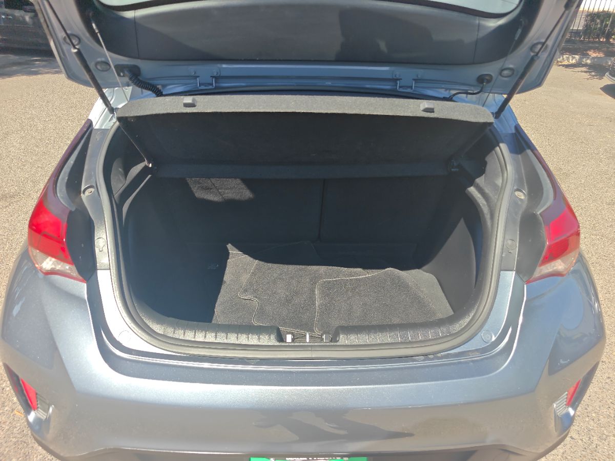 Hyundai Veloster photo 13