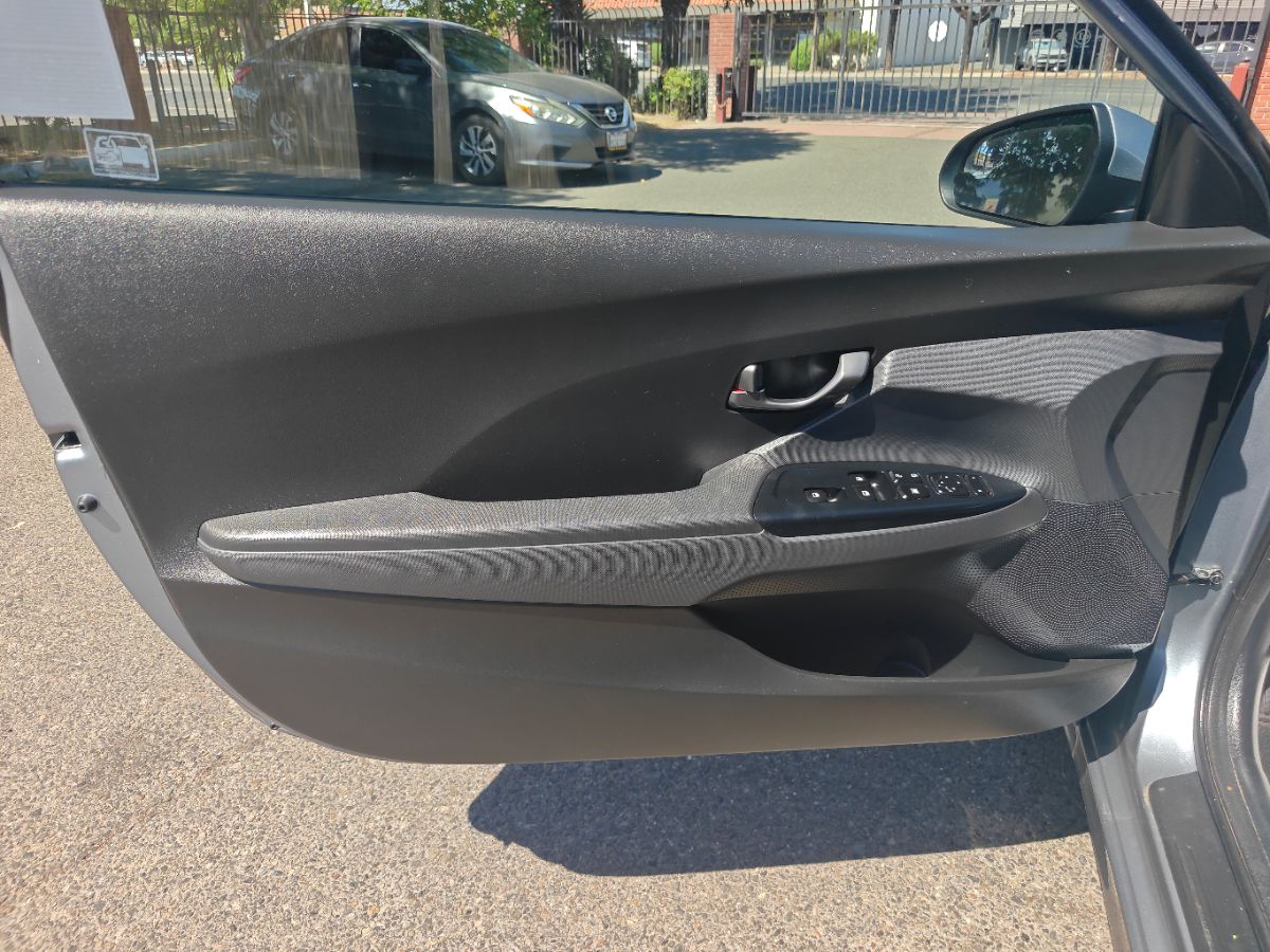 Hyundai Veloster photo 18