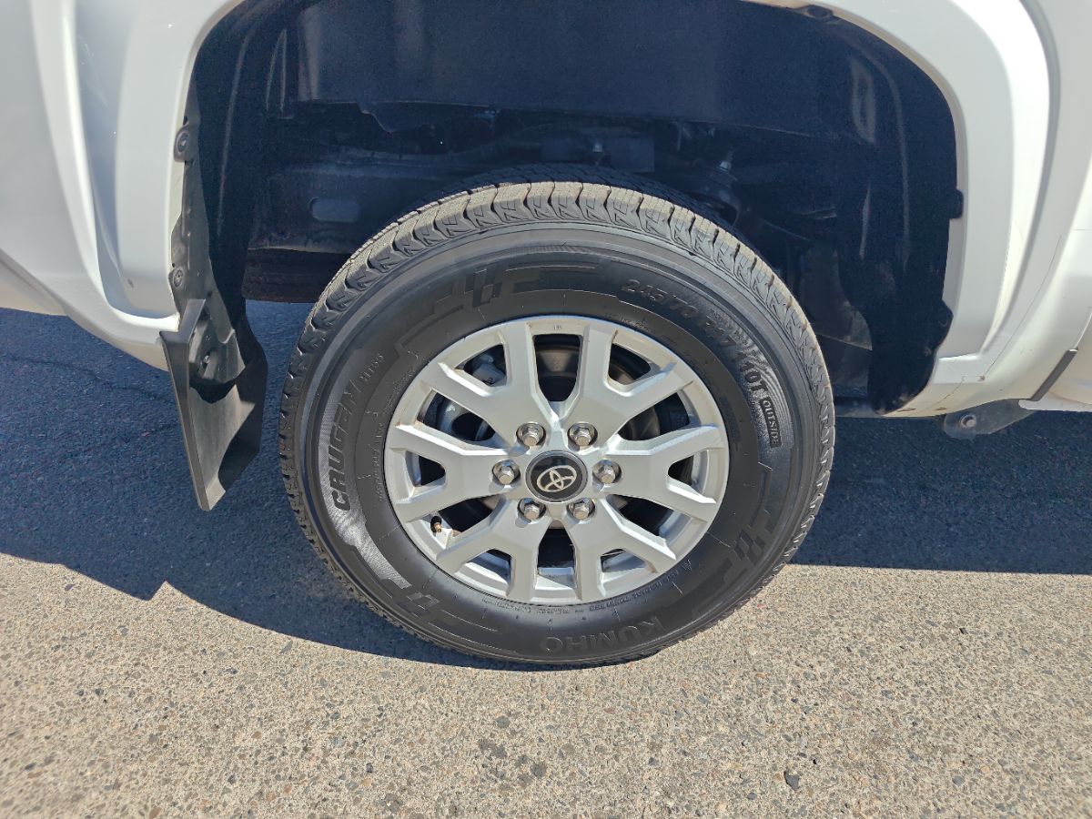Toyota Tacoma photo 9