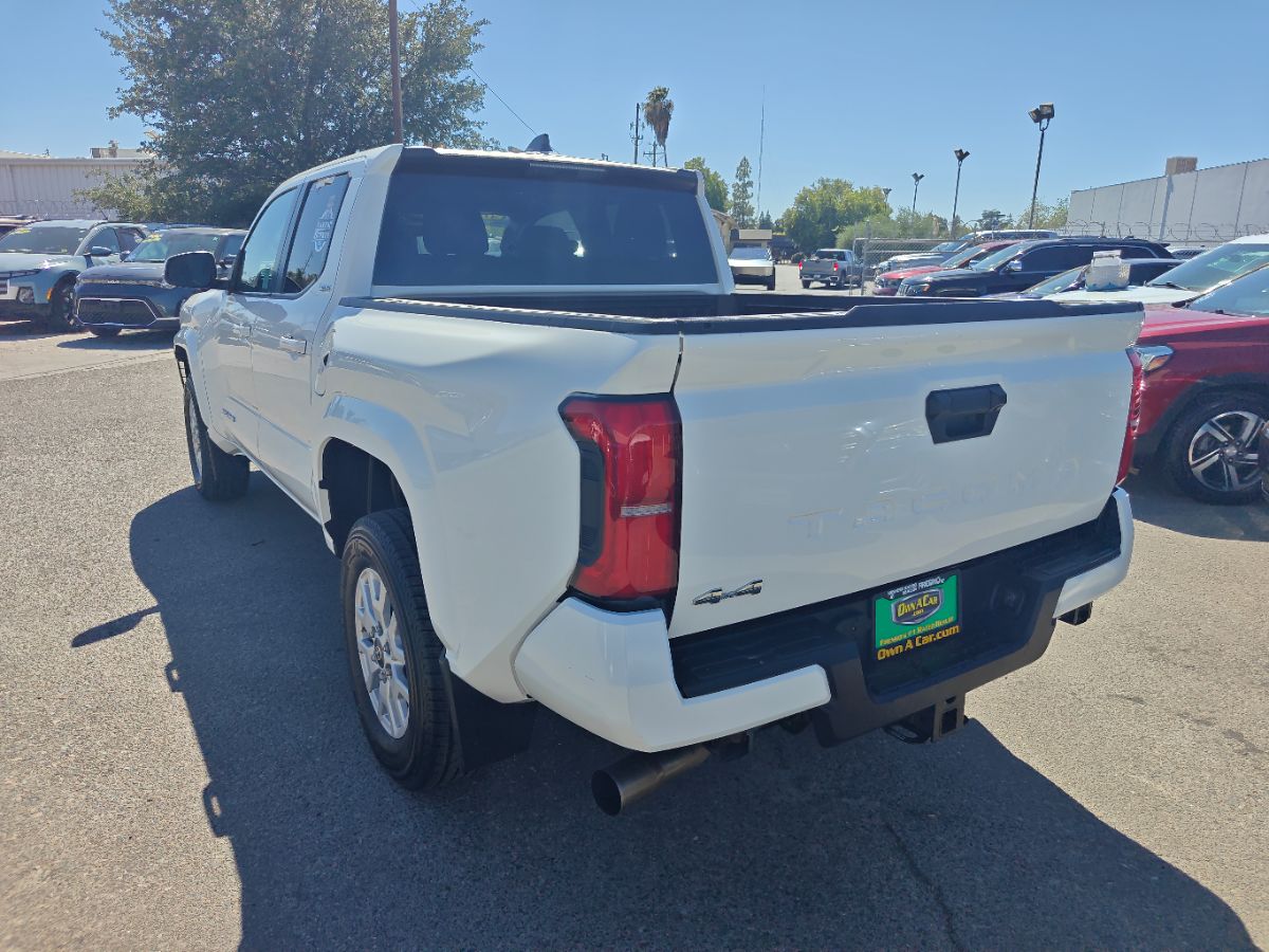 Toyota Tacoma photo 12