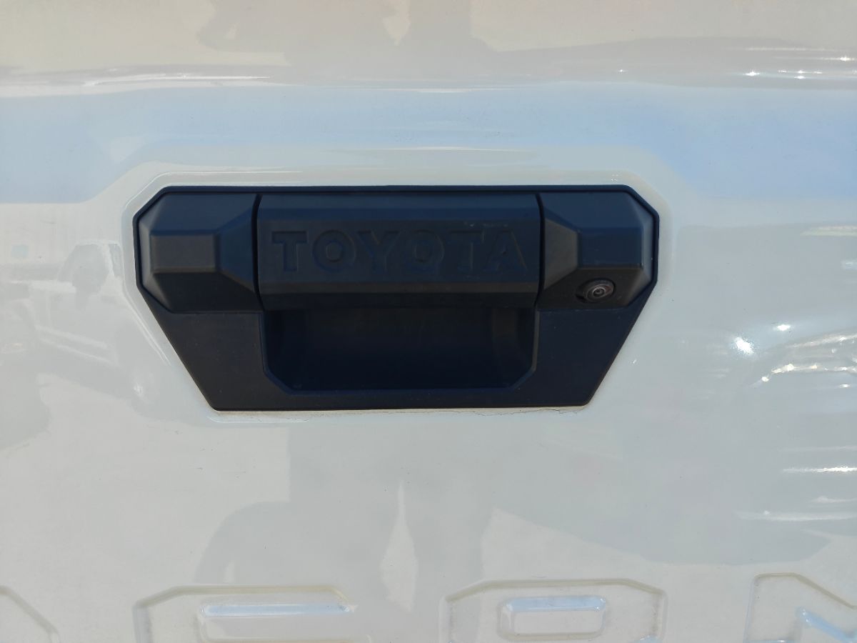 Toyota Tacoma photo 13