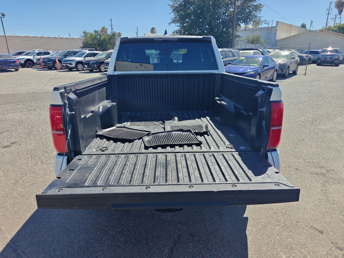 Toyota Tacoma photo 14