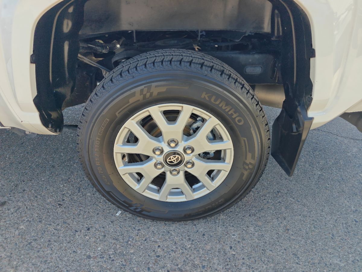 Toyota Tacoma photo 15