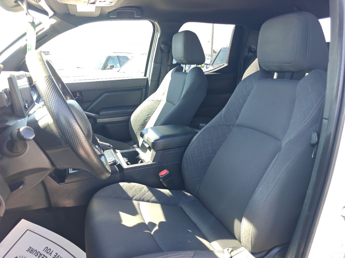Toyota Tacoma photo 22