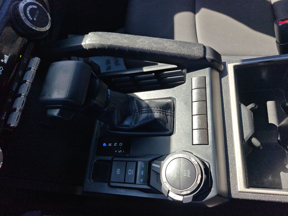 Toyota Tacoma photo 31