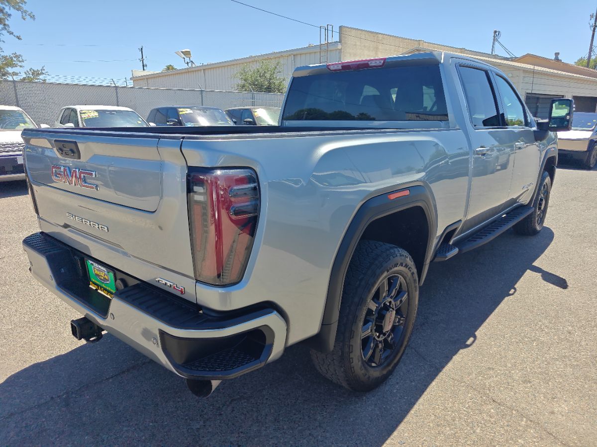 GMC Sierra photo 10