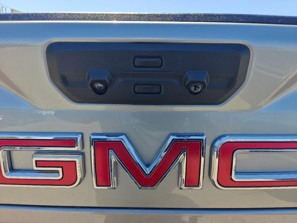 GMC Sierra photo 13