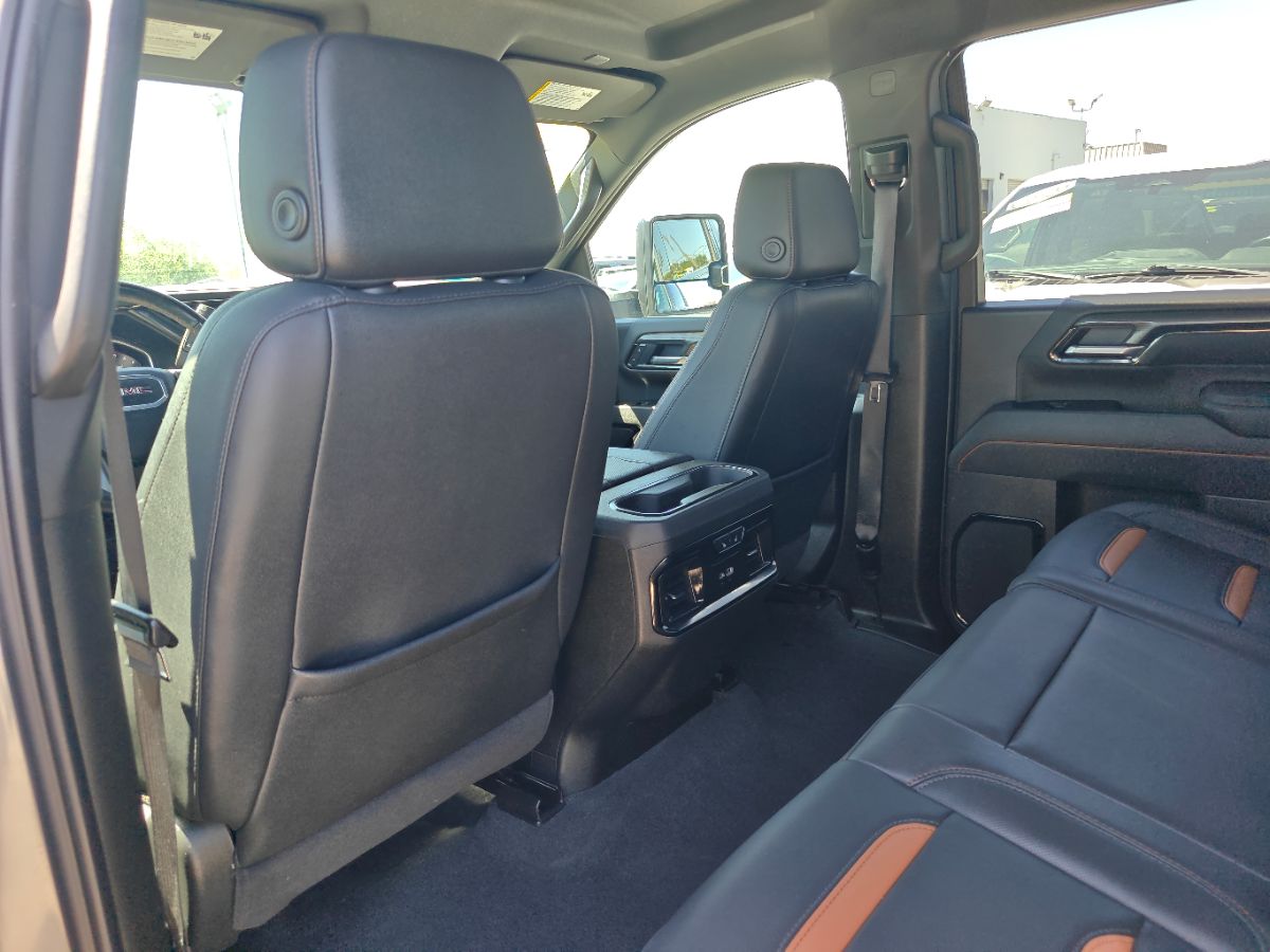 GMC Sierra photo 18