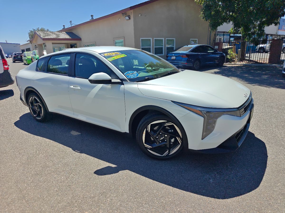 Kia K4 photo 2