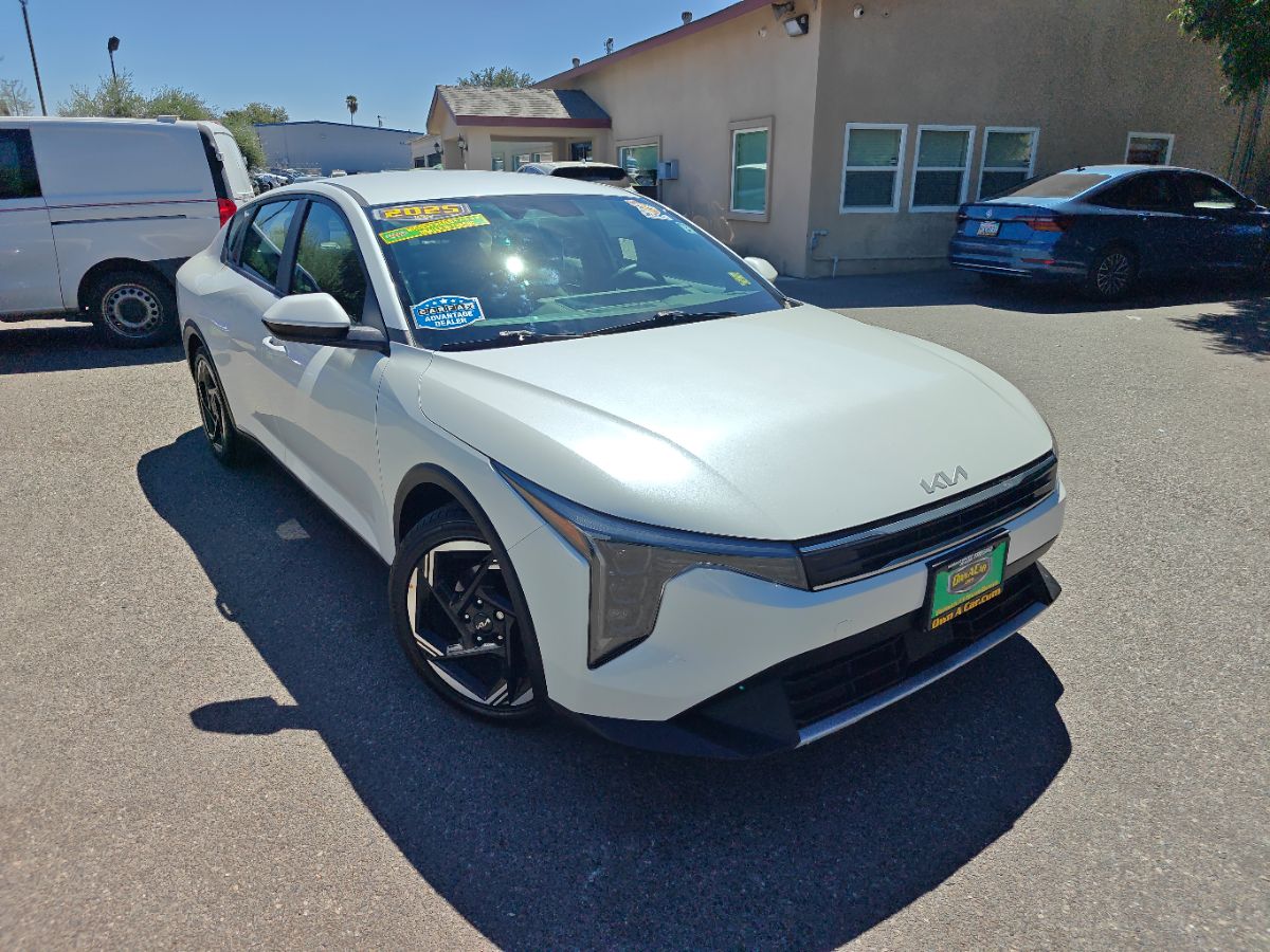 Kia K4 photo 3