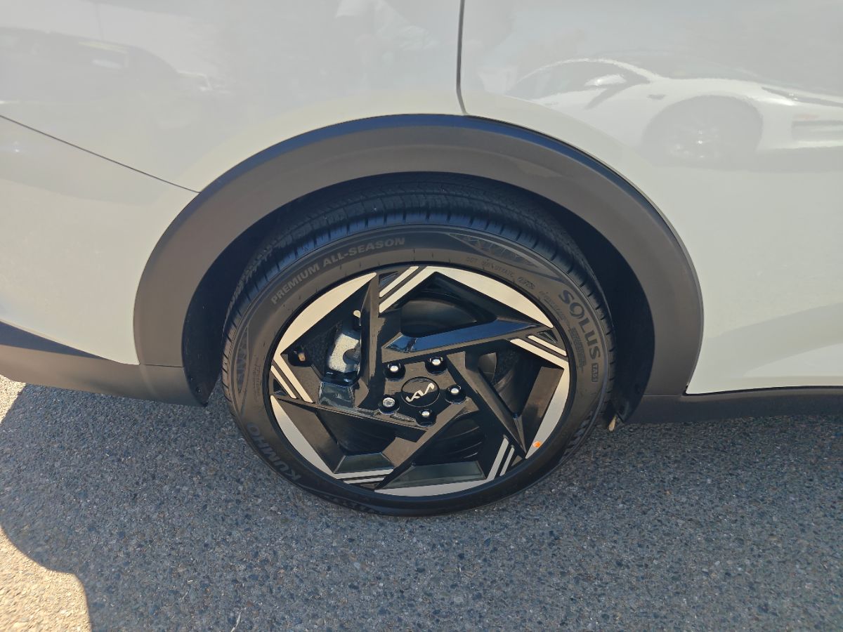 Kia K4 photo 9