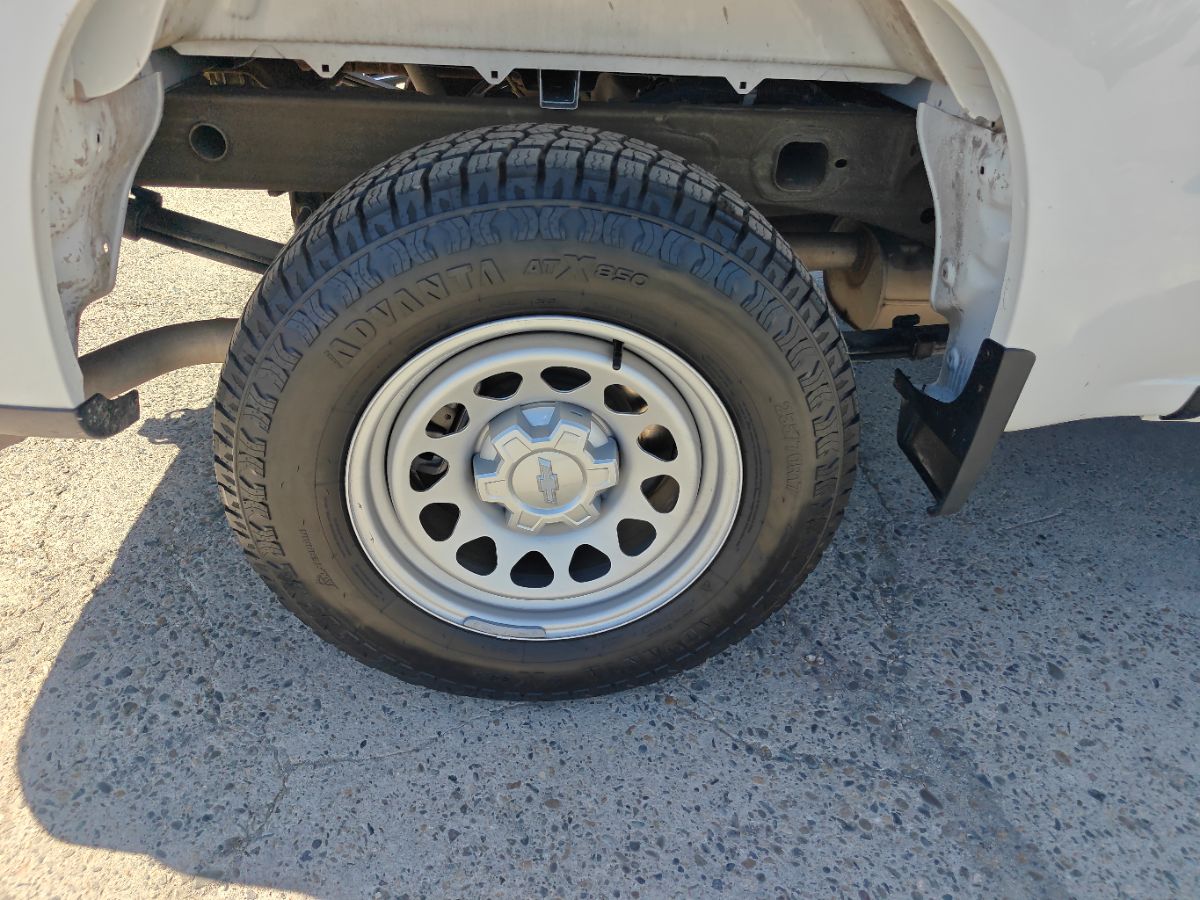 Chevrolet Silverado photo 9