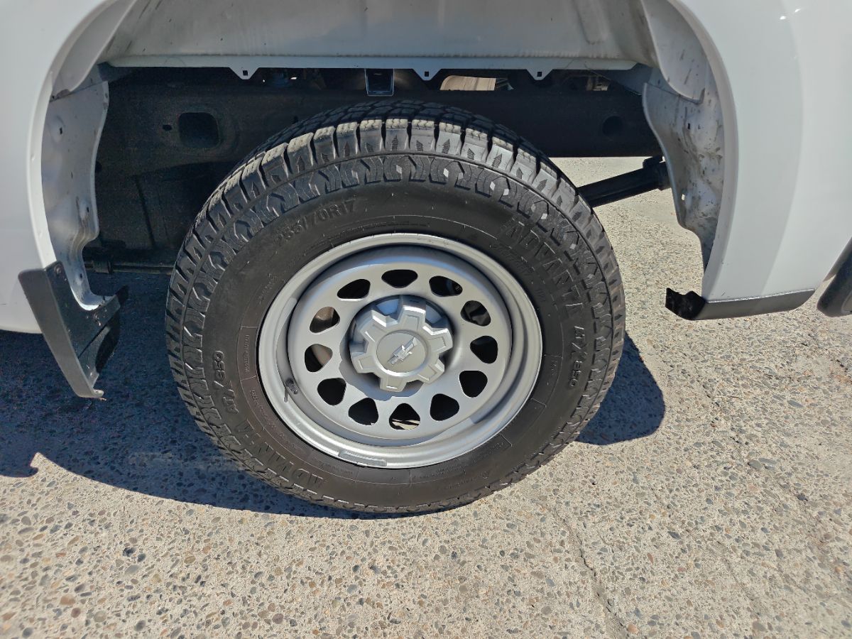 Chevrolet Silverado photo 15