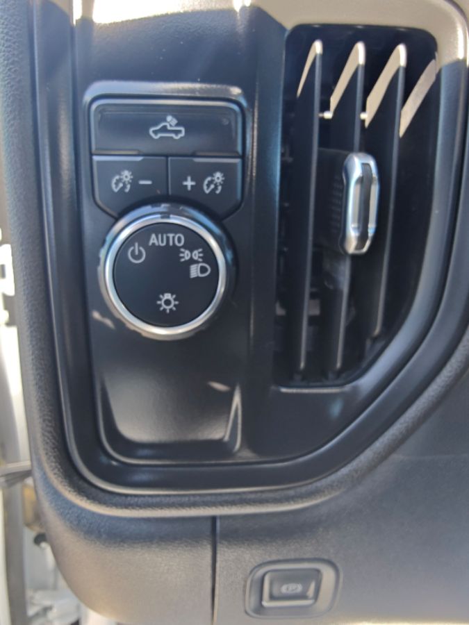 Chevrolet Silverado photo 24