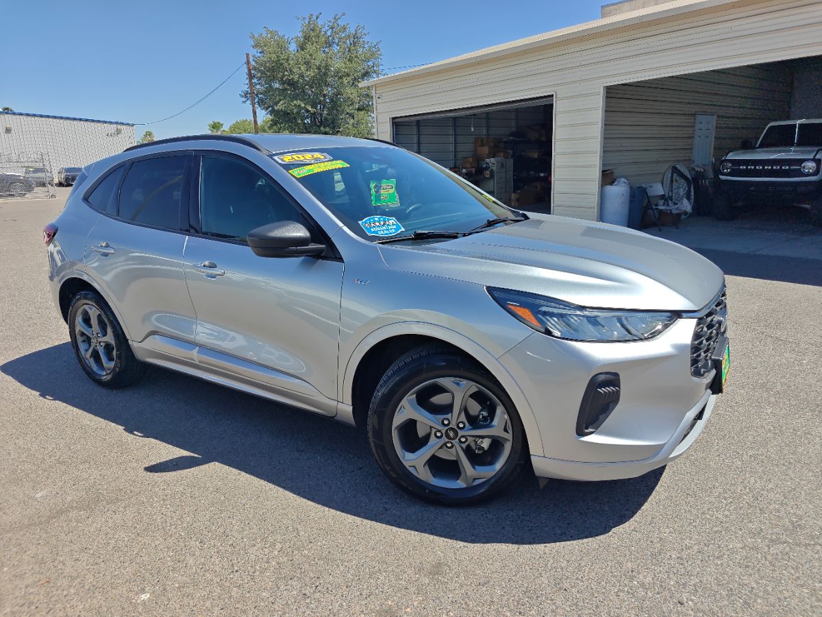 Ford Escape photo 2