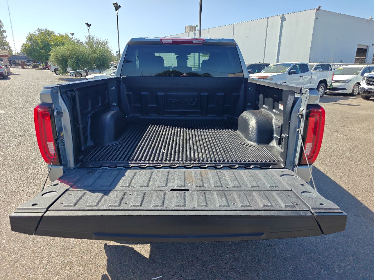 GMC Sierra photo 13
