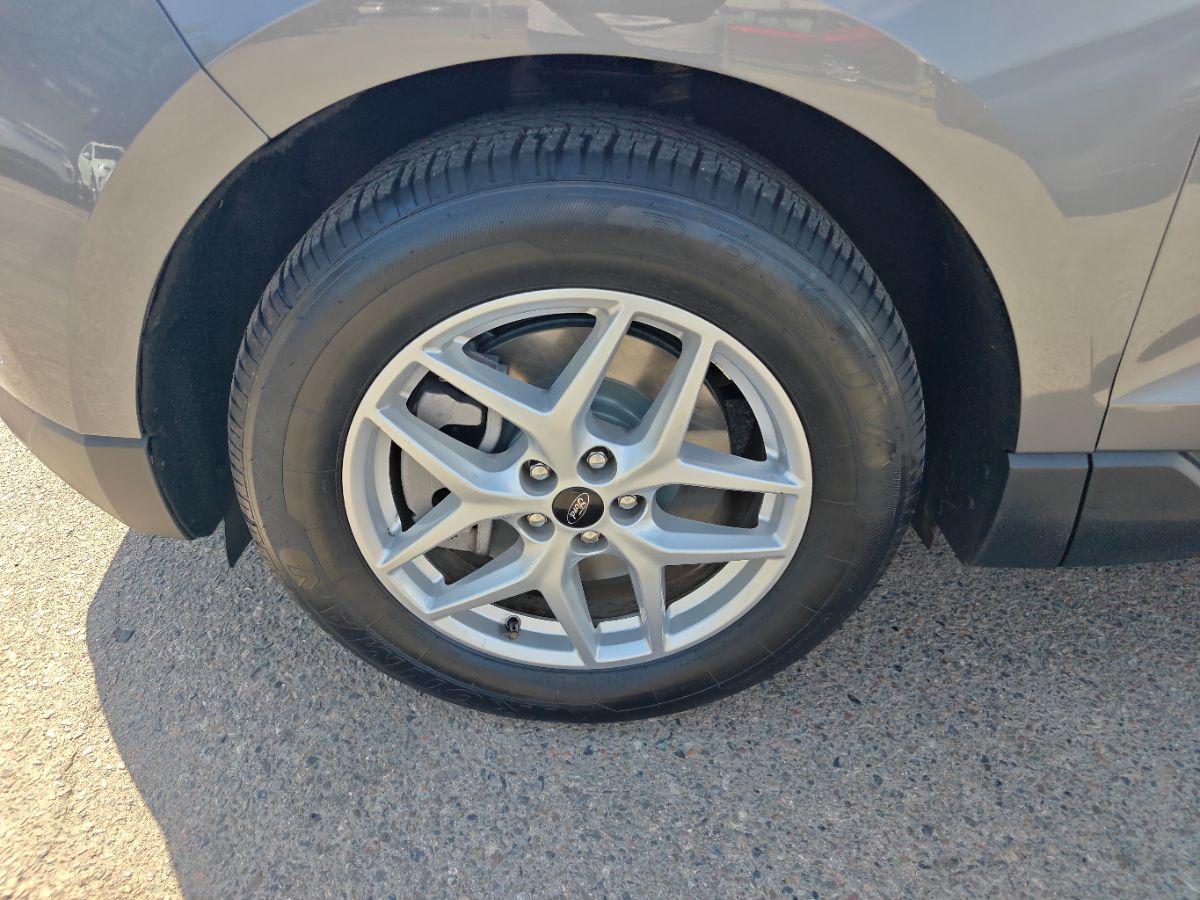 Ford Edge photo 16