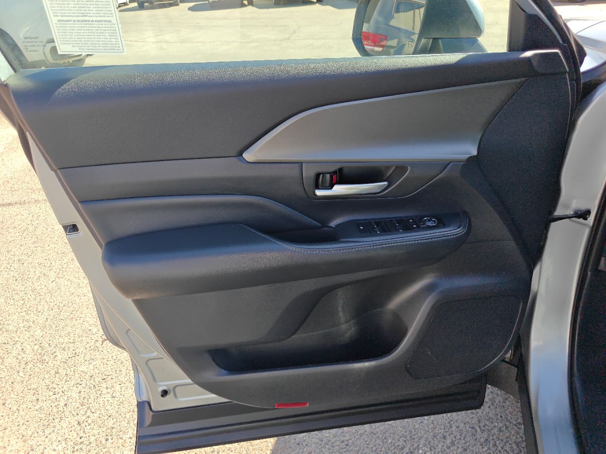 Toyota Grand Highlander photo 24