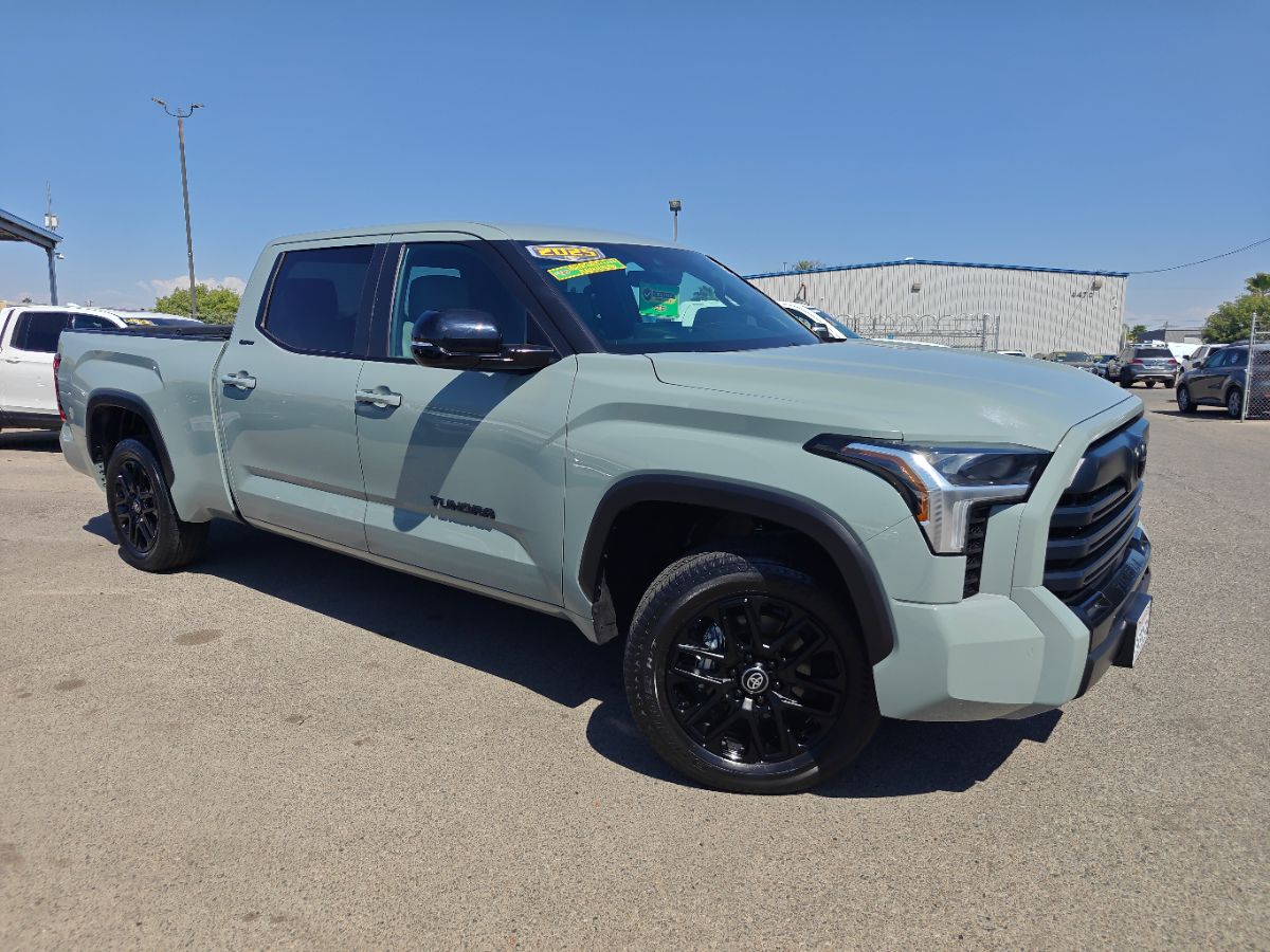 Toyota Tundra photo 2