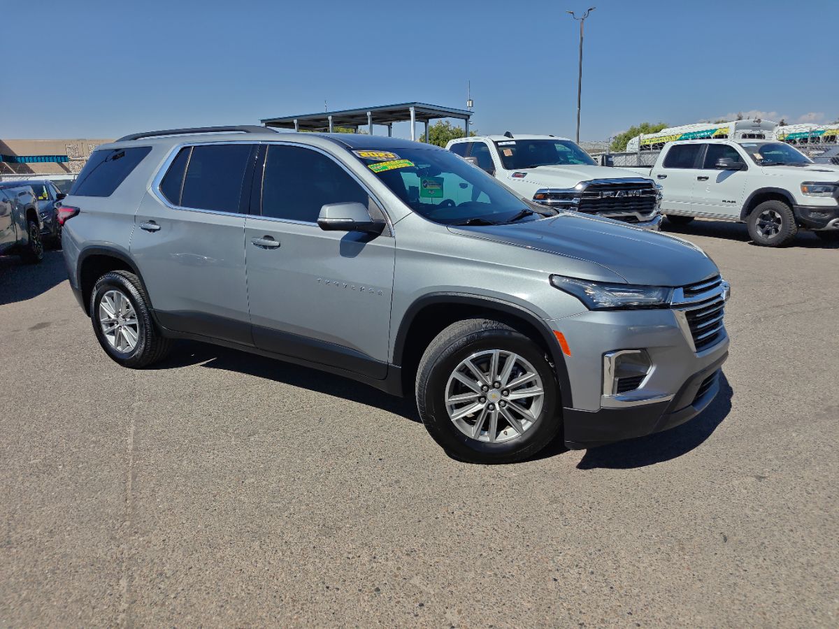 Chevrolet Traverse photo 2