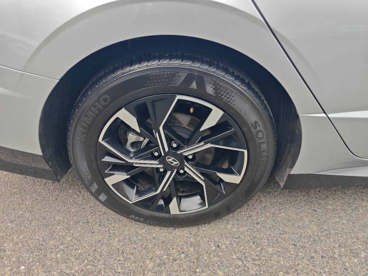Hyundai Sonata photo 9