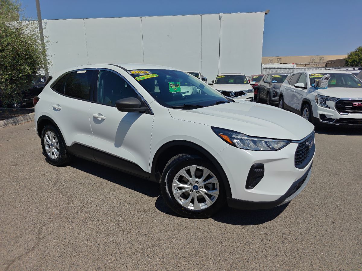 Ford Escape photo 2