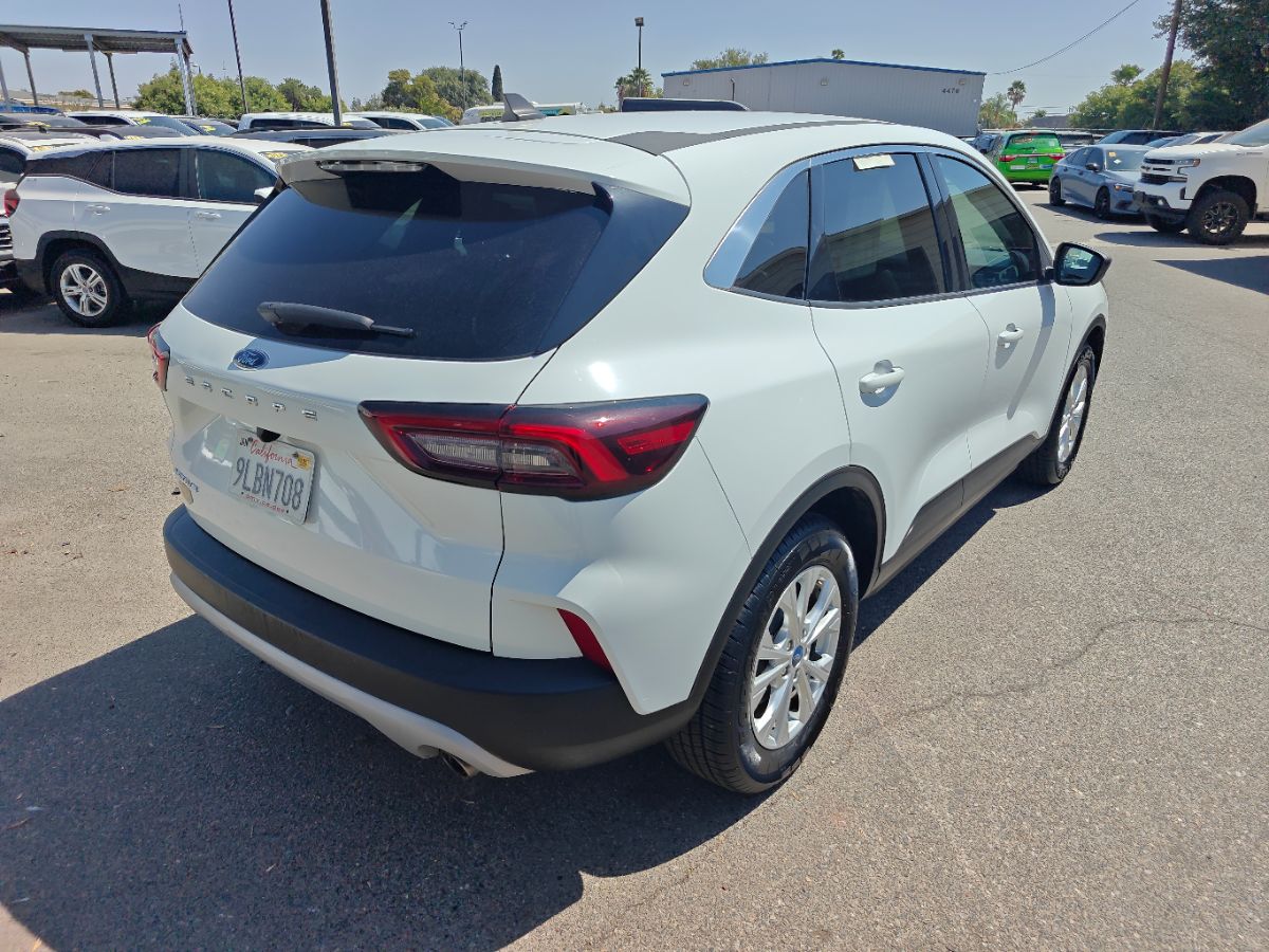 Ford Escape photo 10