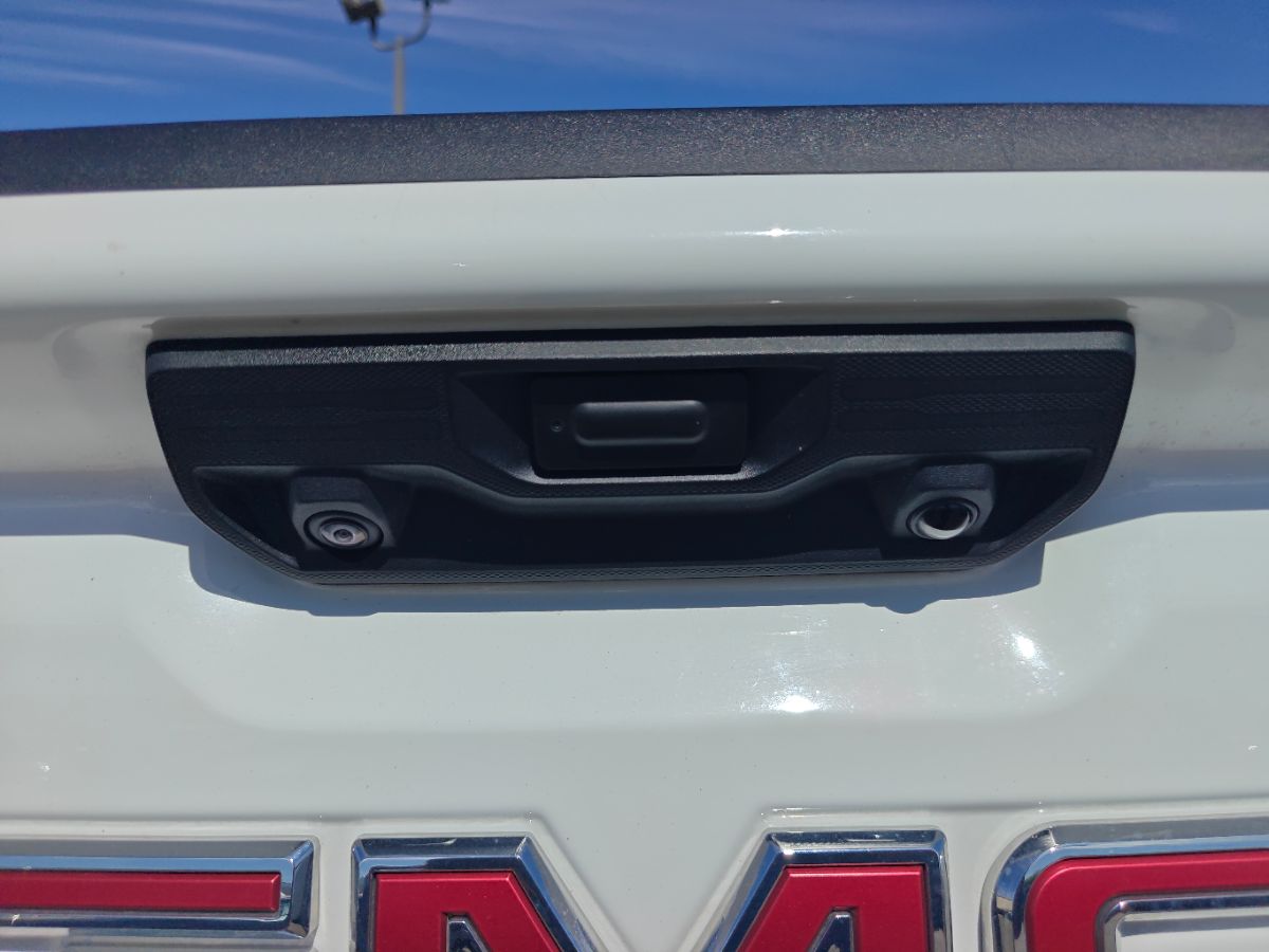 GMC Sierra photo 13